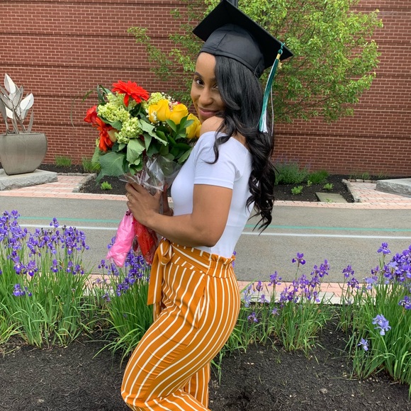 Meet your Posher, Iliandra ☺️🌸🌺🌹 - Picture 3 of 7